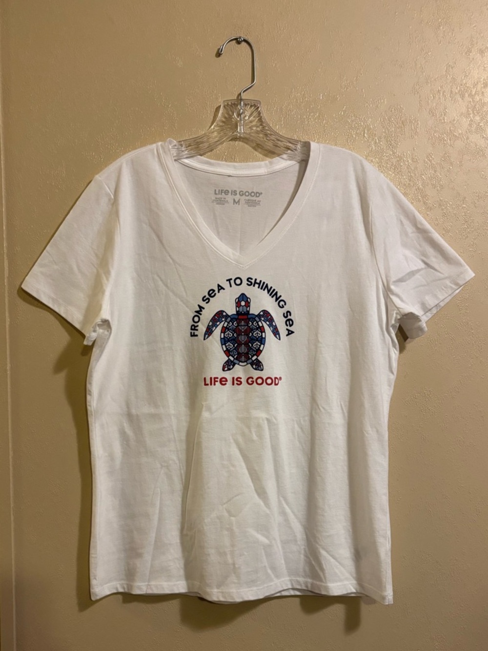 NWT Life Is Good womens Mandala Turtle Short Sleeve V-neck tee sz M